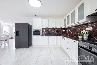 Moderní rodinný dům 5+1 se zahradou - Mnichovice.
Nabízíme n