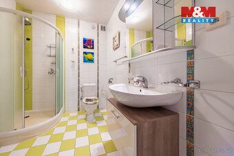 Nabízíme k pronájmu luxusní, plně vybavený rodinný dům o cel