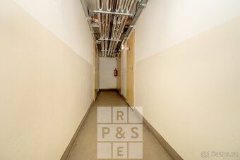 Ev.č. 00245 Nabízíme k pronájmu moderní a světlý byt o dispo