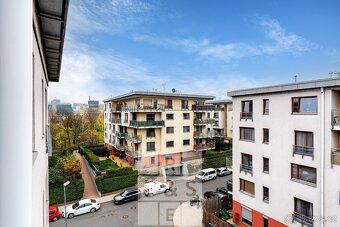 Ev.č. 00245 Nabízíme k pronájmu moderní a světlý byt o dispo