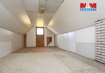 Nabízíme k prodeji útulnou chatu v klidné lokalitě katastrál