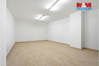 Nabízíme ke koupi ateliér o dispozici 1+kk a celkové výměře 