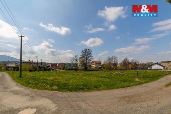 Exkluzivně nabízíme k prodeji prostorný rovinatý pozemek o c