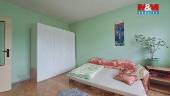 Nabízíme k prodeji prostorný řadový rodinný dům se dvěma byt