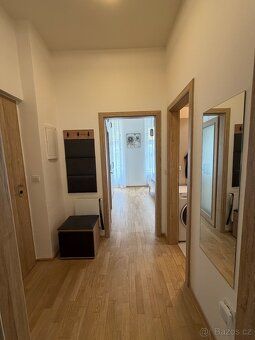Nabízím k prodeji prostorný a světlý byt 2+kk v osobním vlas