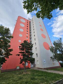 Nabízíme k prodeji byt o dispozici 2+1 s lodžií a výměře 49,
