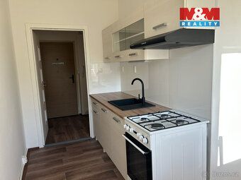Nabízíme k pronájmu byt o rozloze 39 m2 ve vyvýšeném přízemí