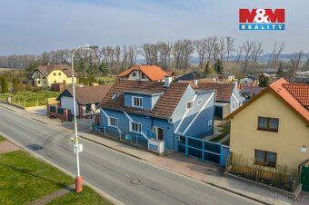Nabízíme k prodeji prostorný samostatně stojící rodinný dům 