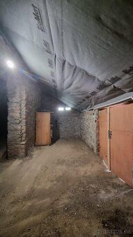Nabízím k pronájmu prostornou stodolu v zástavbě vhodnou pro