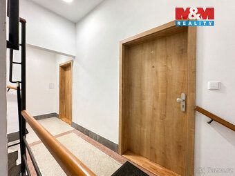 Nabízíme vám k dlouhodobému pronájmu slunný byt 1+1 o celkov