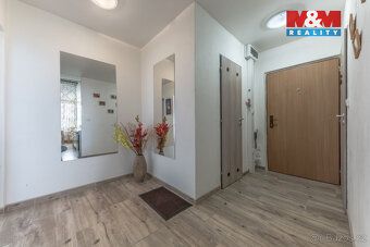 Exkluzivně nabízíme k prodeji pěkný byt o dispozici 2+1 a vý