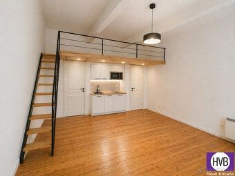 Nabízíme na pronájem skladový prostor o velikosti 19 m2, lok