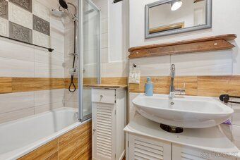 Prodej dvougeneračního rodinného domu, 200 m², Všechlapy Jen