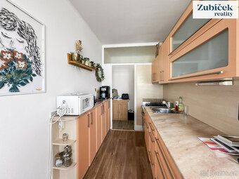 Nabízíme k pronájmu prostorný byt 2+1 s lodžií ve velmi žáda