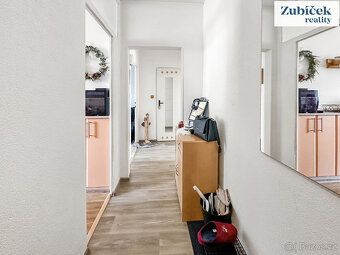 Nabízíme k pronájmu prostorný byt 2+1 s lodžií ve velmi žáda