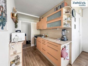 Nabízíme k pronájmu prostorný byt 2+1 s lodžií ve velmi žáda