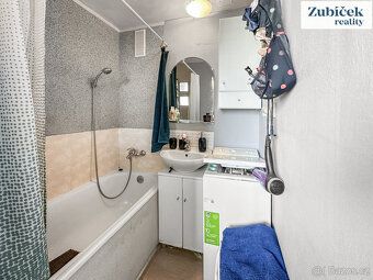 Nabízíme k pronájmu prostorný byt 2+1 s lodžií ve velmi žáda