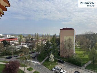 Nabízíme k pronájmu prostorný byt 2+1 s lodžií ve velmi žáda