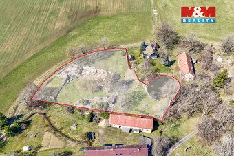 Nabízíme k prodeji rozlehlý pozemek o výměře 4 514 m² v klid