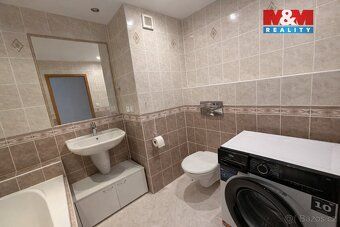 Pronájem prostorného bytu 2+1 o užitné ploše 63 m² v panelov