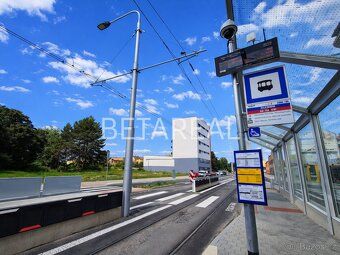 Nabízíme k pronájmu bytovou jednotku 1+kk, která je rozdělen