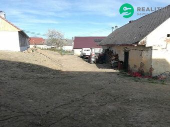 Nabízíme k prodeji chalupu (cca 145m2) se stodolou (cca 220m