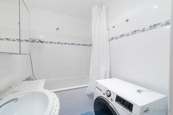 Prostorný pokoj — Borského 663/4, Hlubočepy Hledáte bydlení 