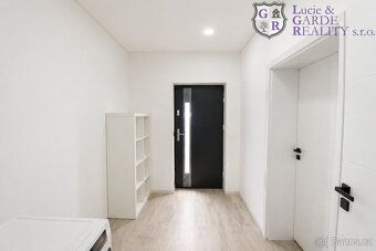 Na okraji obce s navazující přírodou se nachází novostavba p
