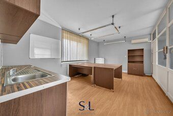 Ev.č. 01300 Nabízíme k prodeji prostorný cihlový dům s širok