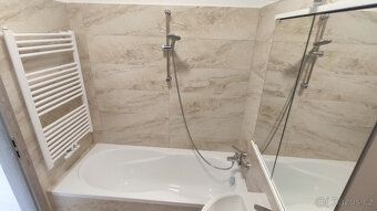 Pronajmu byt 2+1 v centru Trutnova, cca 55 m2. Byt je po ned