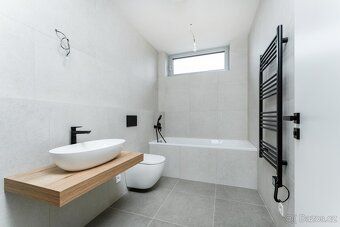 Nabízíme k prodeji rodinný dům o dispozici 4+kk s podlahovou
