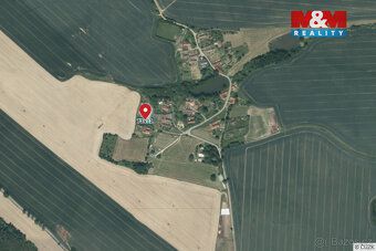Nabízíme k prodeji pozemek o celkové ploše 488 m² a šíři cca