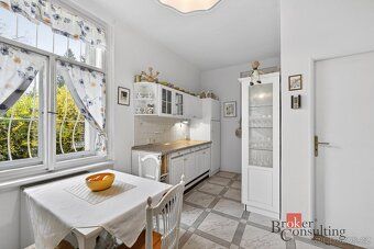 Prodej rodinného domu 283 m², pozemek 1591 m²Nabízíme prvore