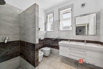 Prodej rodinného domu 283 m², pozemek 1591 m²Nabízíme prvore