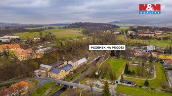 Nabízíme k prodeji slunný pozemek se stavbou k rekonstrukci 