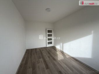 Nájem 10.800 Kč. služby 2900 Kč. Kauce 20.000 Kč. Provize RK
