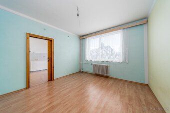 Ve výhradním zastoupení nabízíme ke koupi prostorný, světlý 