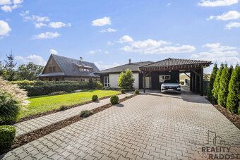 Prodej přízemního rodinného domu 5+1, 200 m², terasa, bazén,