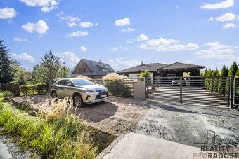 Prodej přízemního rodinného domu 5+1, 200 m², terasa, bazén,