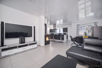 Prodej přízemního rodinného domu 5+1, 200 m², terasa, bazén,