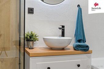 Nabízíme k prodeji velmi pěkný byt o dispozici 4+1 (původně 