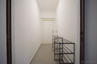 Pronájem prostorného půdního bytu 3+kk (90 m²) | Jičín – uli