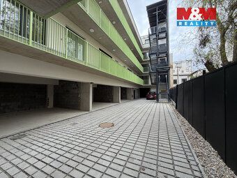 Nabízíme k pronájmu moderní bytovou jednotku 2+kk o podlahov