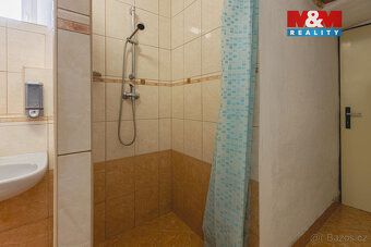 Nabízíme k prodeji prostorný rodinný dům 7+1 v centru obce Z