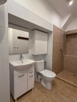 Pronájem bytu 2+kk s užitnou plochou 33 m². Dispozice bytu z
