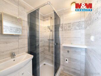 Nabízíme k prodeji prostorný byt o dispozici 3+1 a užitné pl