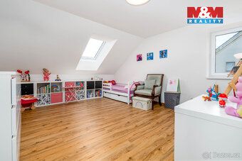 Nabízíme k prodeji prostorný rodinný dům v Pardubicích – Dra