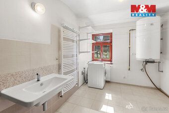 Nabízíme k prodeji samostatně stojící rodinný dům v tiché a 