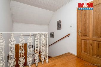 Nabízíme Vám ke koupi rodinný dům ve vyhledávané lokalitě Pr