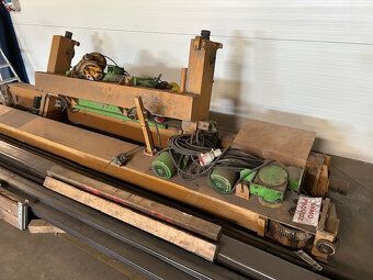Prodám střešní konstrukci haly včetně plechové krytiny, délk